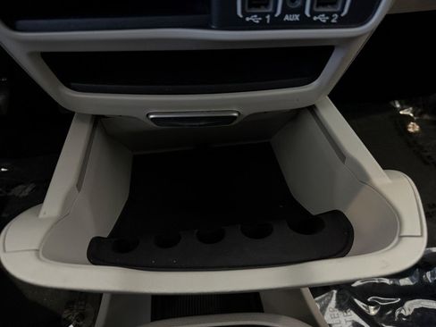 Used 2023 Chrysler Pacifica Touring-L FWD image 40