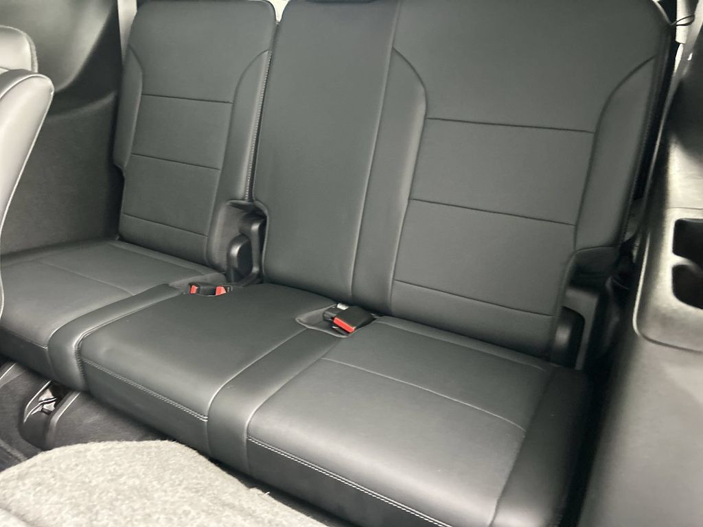 Used 2025 Buick Enclave Preferred w/ Power Package FWD image 35