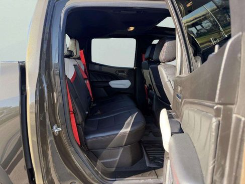 Used 2024 GMC Canyon AT4X image 40