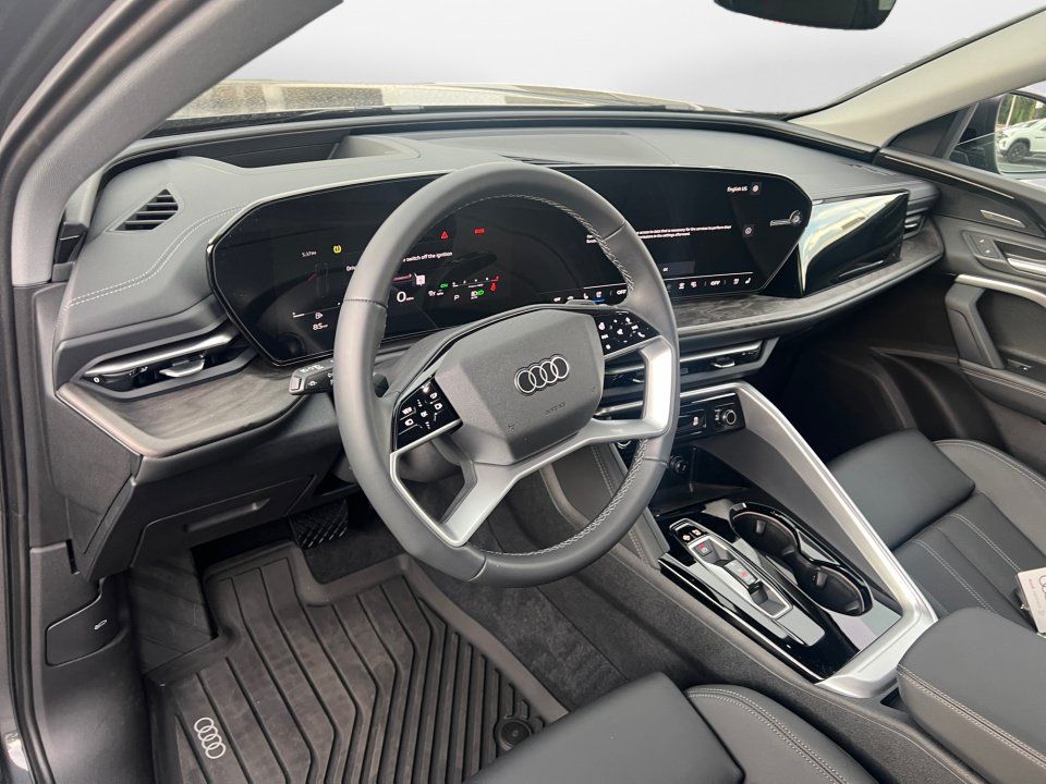 Certified 2025 Audi Q5 Premium w/ Premium Plus AWD/4WD image 10