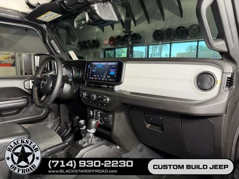 Used 2024 Jeep Wrangler Unlimited AWD/4WD image 15