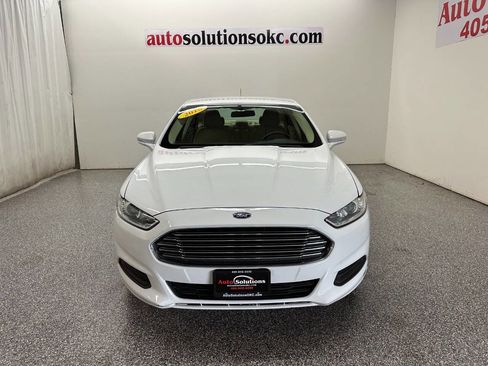Used 2016 Ford Fusion SE image 2