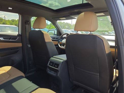 New 2026 Volkswagen Atlas Cross Sport SEL AWD/4WD image 18