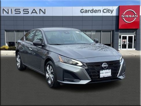Certified 2025 Nissan Altima 2.5 S FWD image 1