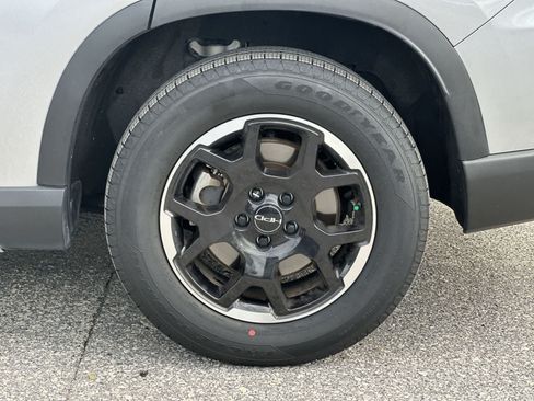 Used 2025 Honda Pilot EX-L image 11