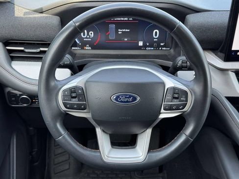 Used 2025 Ford Explorer Active RWD image 10