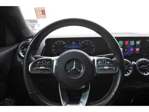 Used 2023 Mercedes-Benz GLB 250 image 13