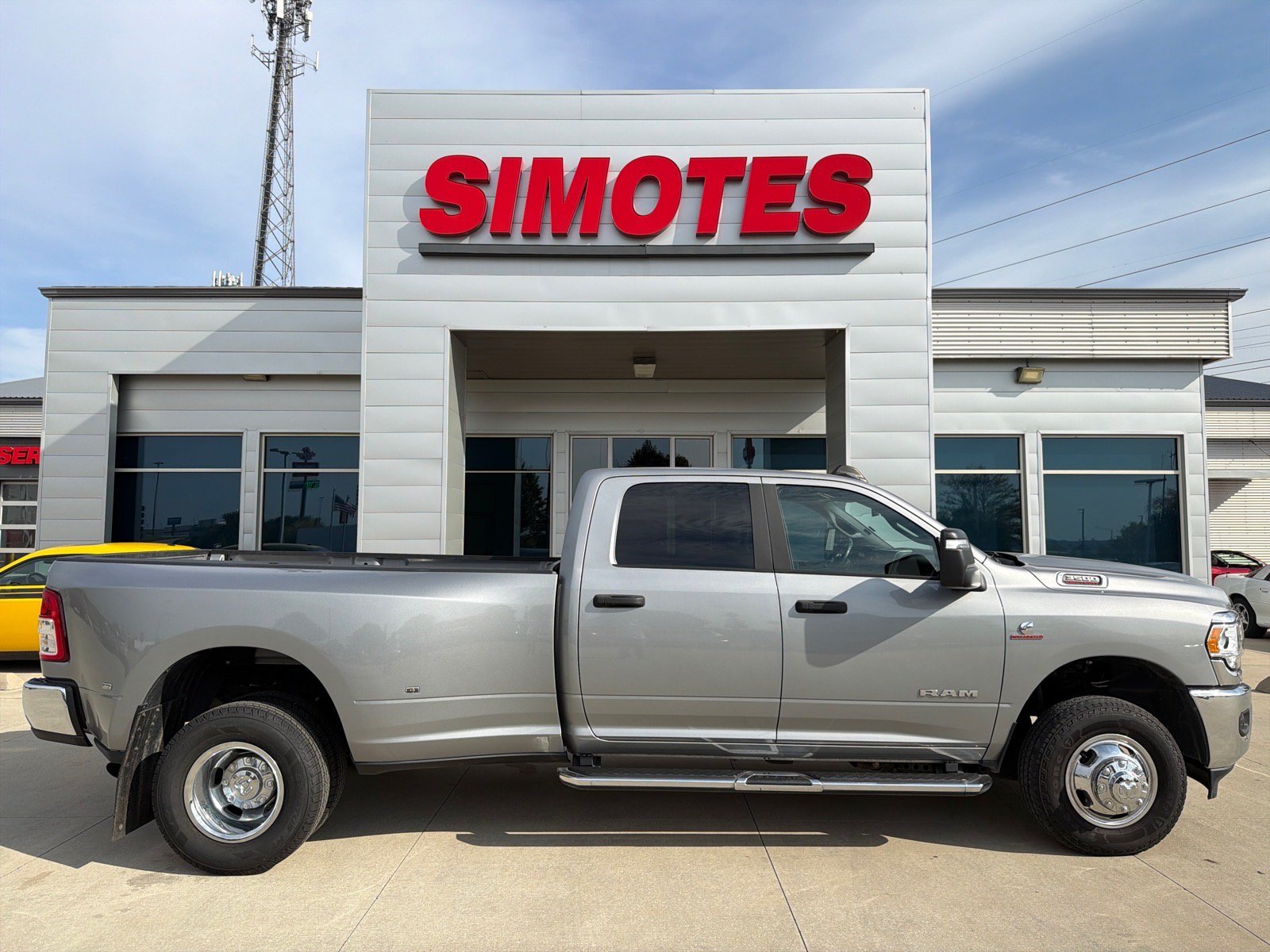 Used 2024 RAM 3500 Big Horn AWD/4WD image 1