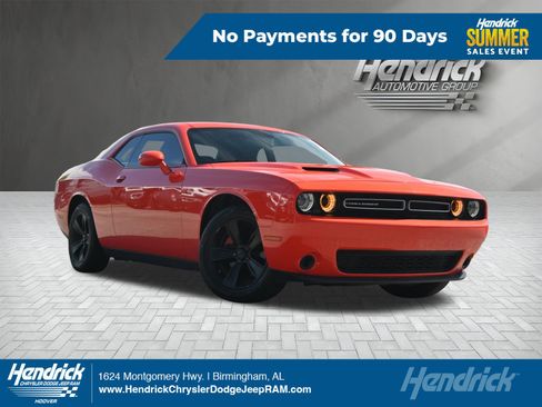 Used 2023 Dodge Challenger SXT RWD image 1