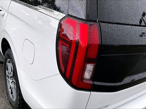 Certified 2025 Ford Expedition Active AWD/4WD image 30