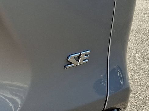 Used 2022 Toyota RAV4 SE w/ Weather & Moonroof Package AWD/4WD image 32