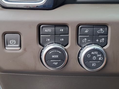 Used 2023 GMC Sierra 1500 Denali w/ Technology Package AWD/4WD image 24