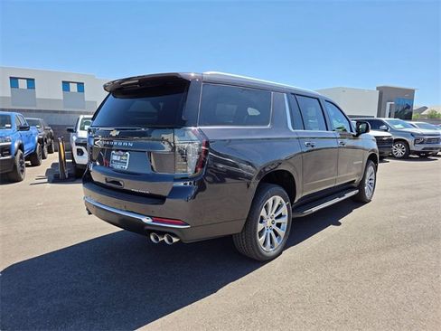 New 2025 Chevrolet Suburban Premier image 4