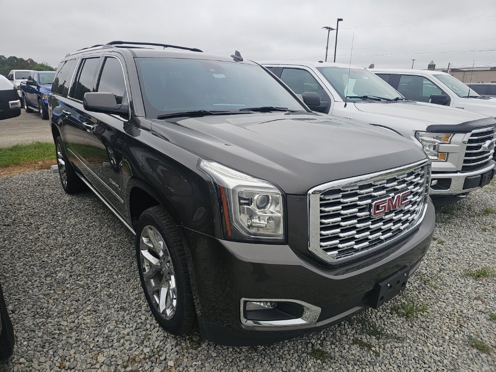 Used 2020 GMC Yukon XL Denali w/ Denali Premium Package AWD/4WD image 5