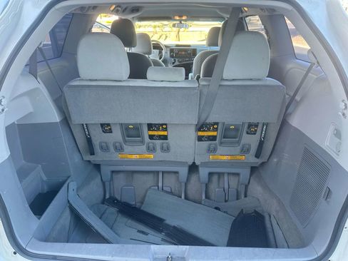 Used 2013 Toyota Sienna L image 17