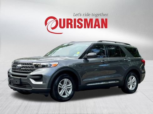 Used 2023 Ford Explorer XLT image 2