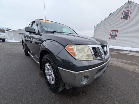 Used 2010 Nissan Frontier SE w/ SE Value Truck Pkg image 5