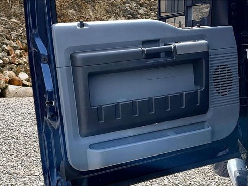 Used 2016 Ford F250 XLT w/ XLT Premium Package image 21