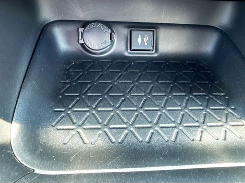 Used 2019 Toyota RAV4 XLE FWD image 30