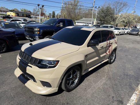 Used 2018 Jeep Grand Cherokee Trackhawk image 2