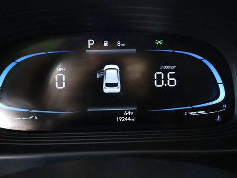 Used 2025 Hyundai Venue SEL FWD image 4