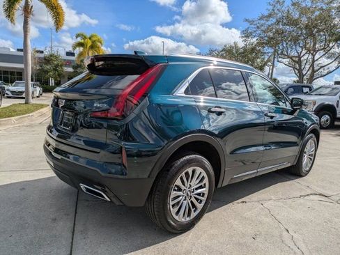 Used 2024 Cadillac XT4 Premium Luxury image 4