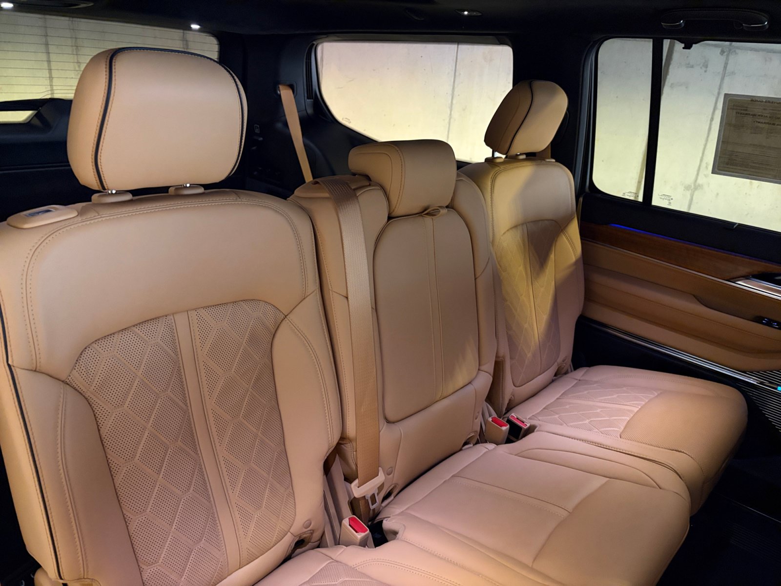 Used 2023 Jeep Grand Wagoneer Series III AWD/4WD image 27
