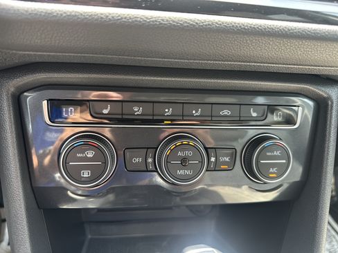 Used 2021 Volkswagen Tiguan SE AWD/4WD image 17