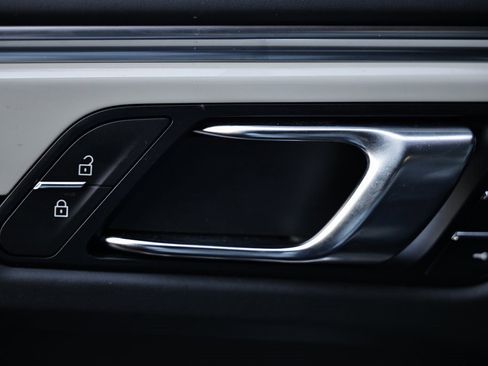 Used 2024 Porsche Macan GTS image 16