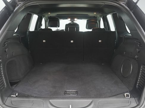 Used 2019 Jeep Grand Cherokee Altitude AWD/4WD image 7