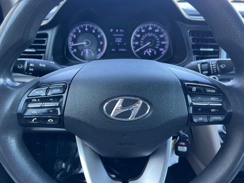 Used 2020 Hyundai Elantra SE FWD image 22