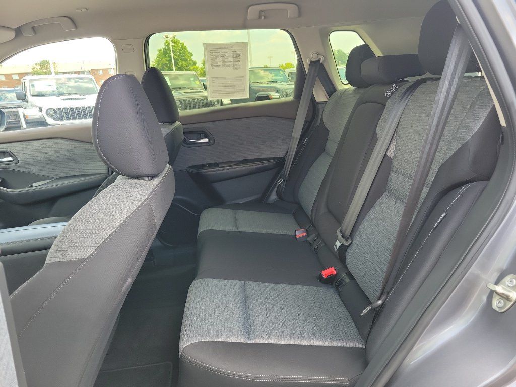 Used 2023 Nissan Rogue SV AWD/4WD image 11