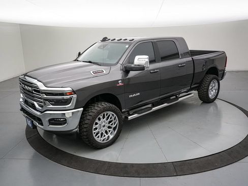 Used 2025 RAM 2500 Laramie AWD/4WD image 9