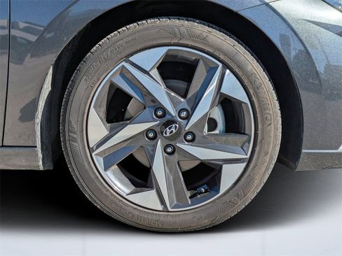 Used 2023 Hyundai Elantra Limited image 10