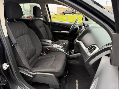 Used 2017 Dodge Journey SE FWD image 21
