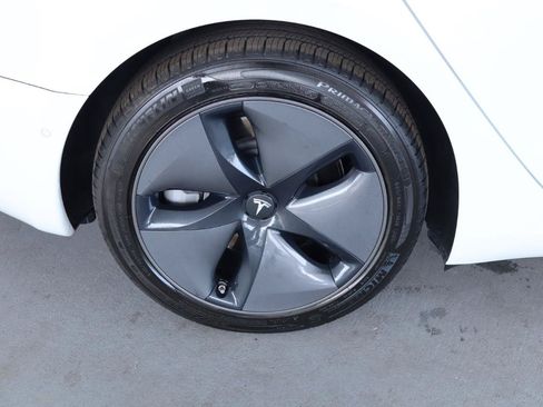 Used 2018 Tesla Model 3 Mid Range RWD image 5