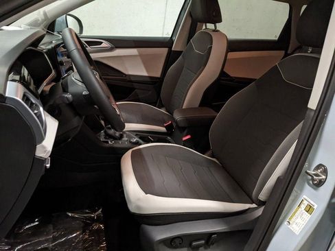 New 2026 Volkswagen Taos SE image 11