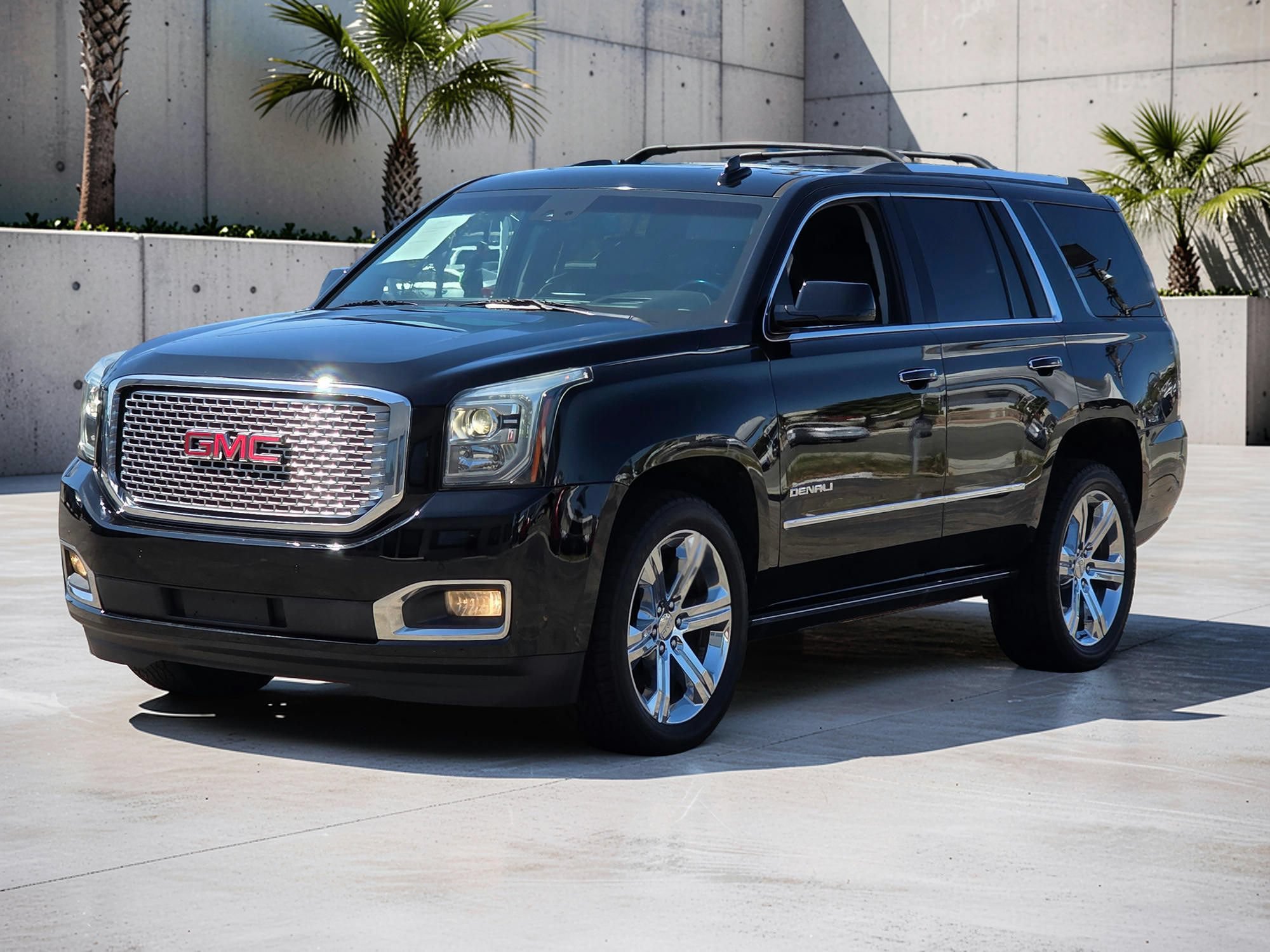 Used 2017 GMC Yukon Denali AWD/4WD image 4