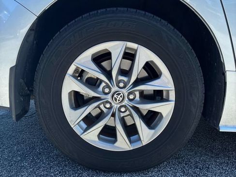 Used 2022 Toyota Sienna LE AWD/4WD image 13