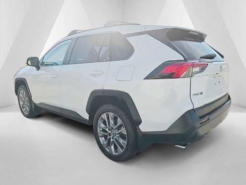 Used 2021 Toyota RAV4 XLE Premium AWD/4WD image 7
