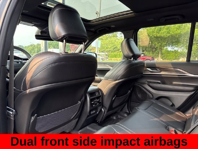 Used 2025 Jeep Grand Cherokee Limited AWD/4WD image 44