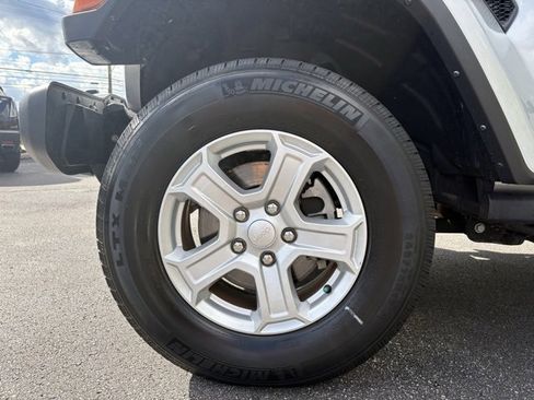 Used 2022 Jeep Gladiator Sport image 13