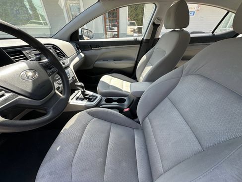 Used 2017 Hyundai Elantra SE image 11