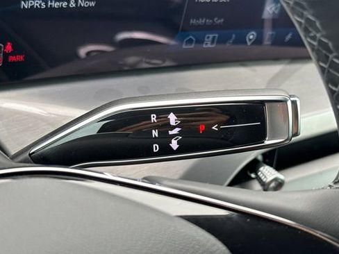 New 2026 Cadillac Vistiq Premium Luxury w/ LPO, Floor Liner Package AWD/4WD image 23