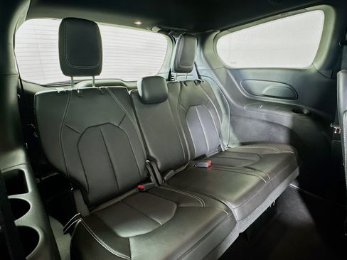 Used 2026 Chrysler Pacifica Select FWD image 25