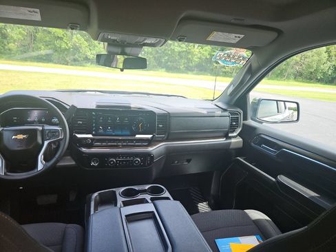 Used 2023 Chevrolet Silverado 1500 LT AWD/4WD image 25
