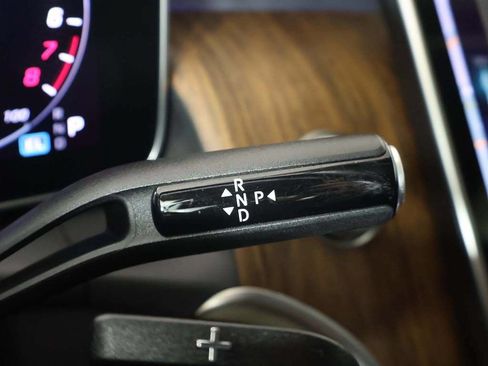 Used 2025 Mercedes-Benz GLC 350e 4MATIC image 46