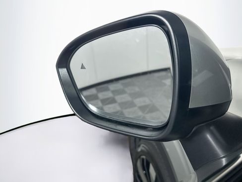 Used 2025 Mitsubishi Outlander SE image 16