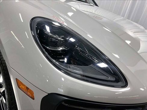 Used 2025 Porsche Macan image 15