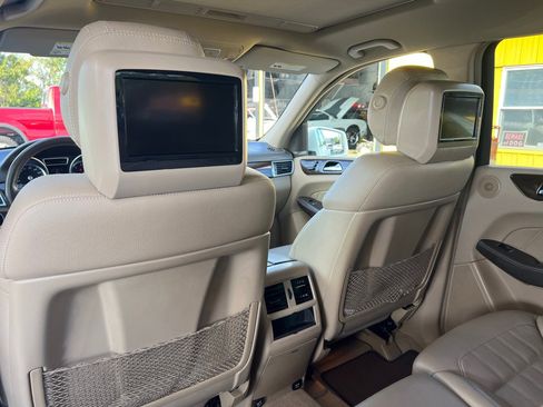 Used 2015 Mercedes-Benz GL 450 4MATIC image 33